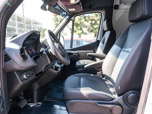 Used 2025 Mercedes-Benz Sprinter 2500 image 19