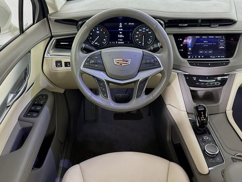 Used 2021 Cadillac XT5 Premium Luxury image 16