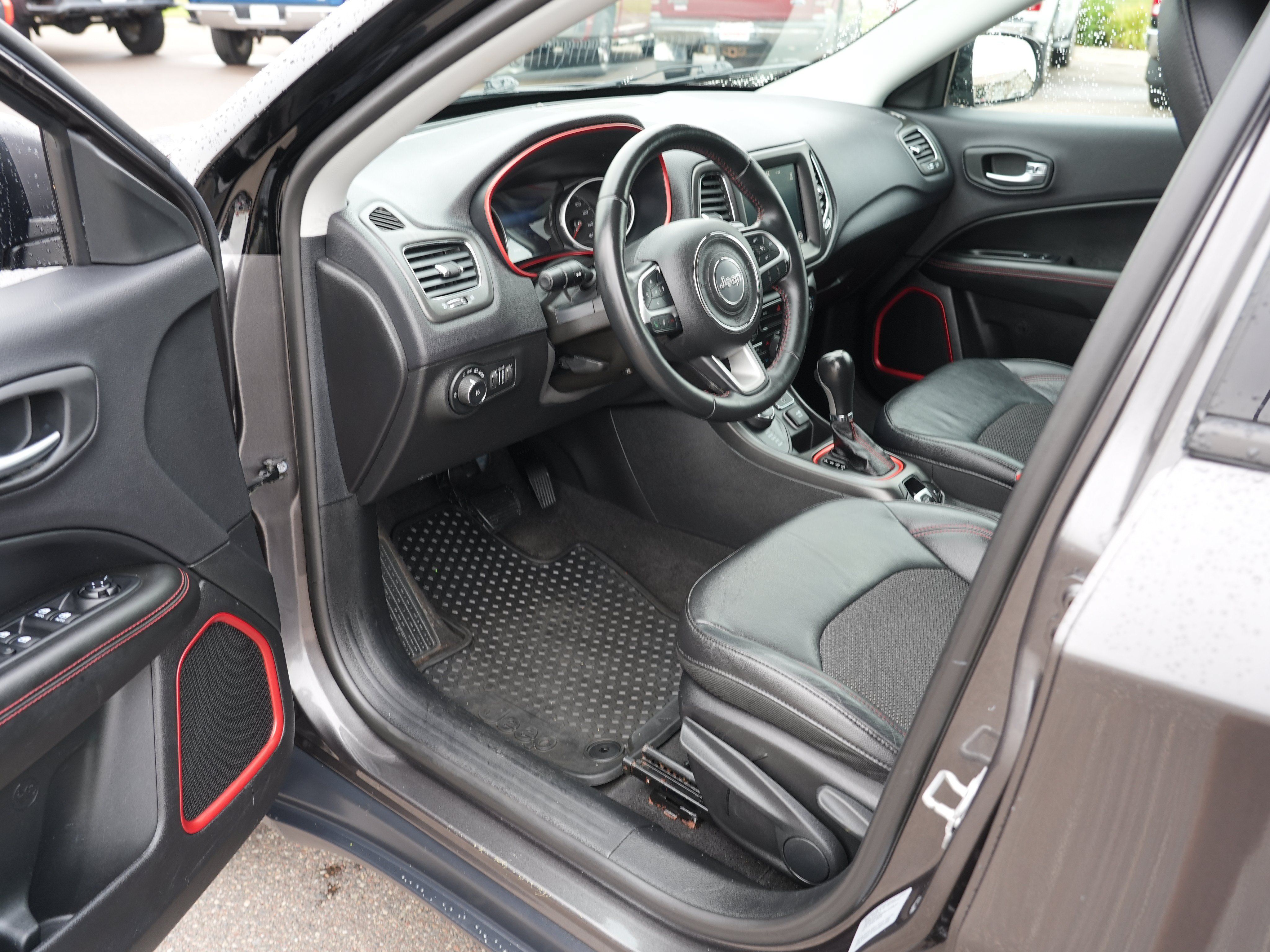 Used 2017 Jeep Compass Trailhawk AWD/4WD image 13