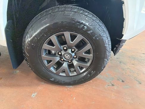 Used 2021 Toyota Tacoma SR5 RWD image 10