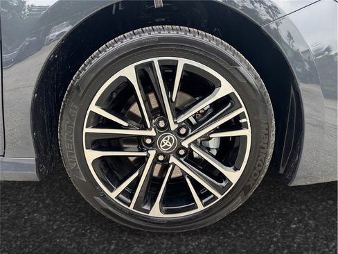 Used 2025 Toyota Camry XLE image 13