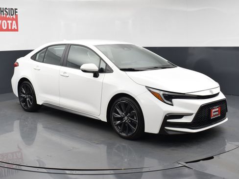 Used 2023 Toyota Corolla SE FWD image 6