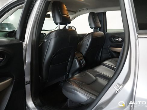 Used 2017 Jeep Cherokee Limited AWD/4WD image 23