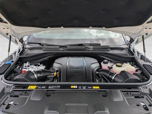 New 2025 Land Rover Range Rover SE image 17