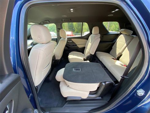 Used 2022 Chevrolet Traverse LT image 16