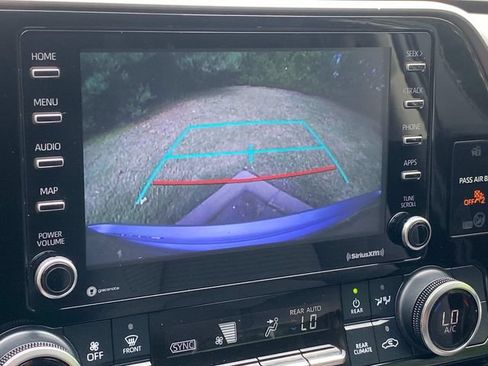 Used 2022 Toyota Highlander L FWD image 25