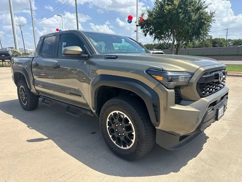 Used 2025 Toyota Tacoma TRD Off-Road AWD/4WD image 14