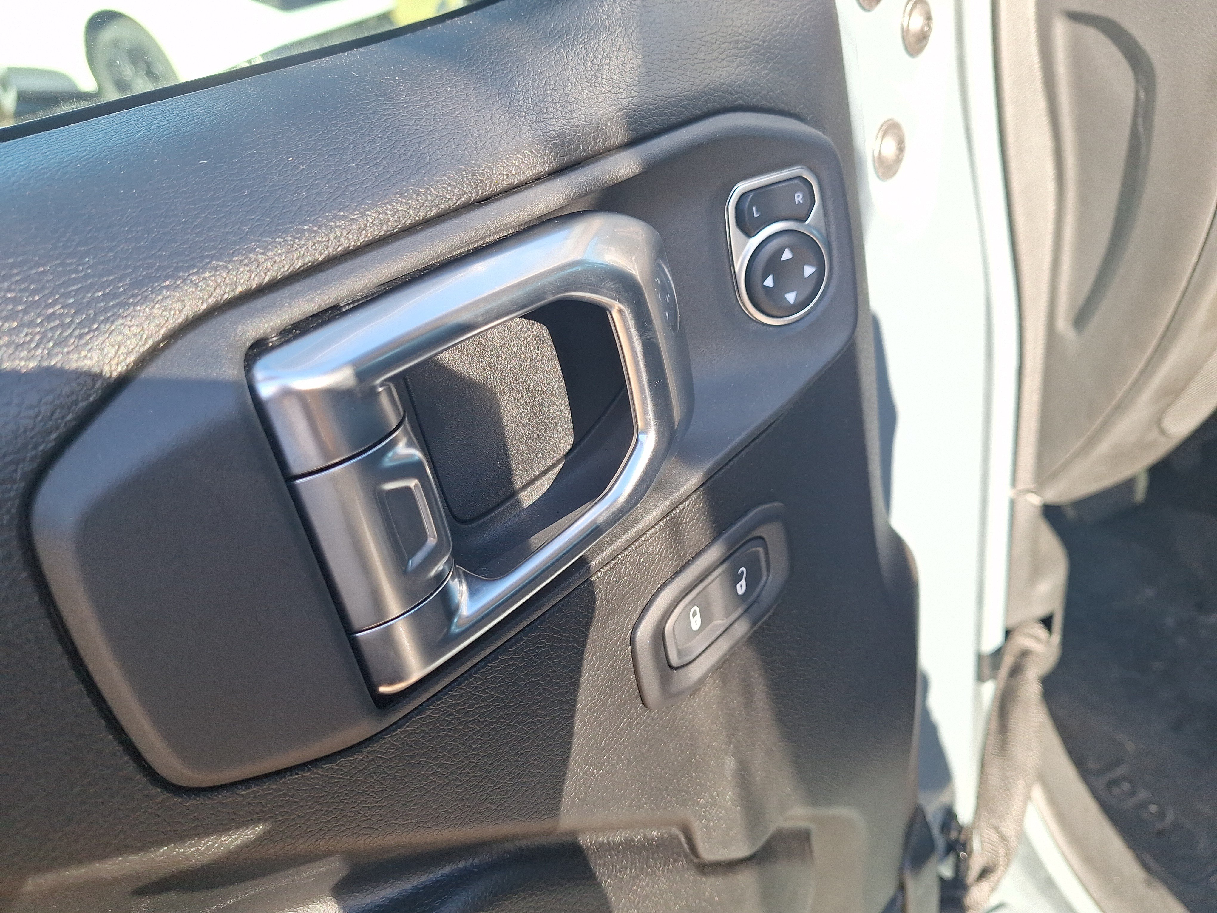 Used 2025 Jeep Wrangler Unlimited Sport AWD/4WD image 10