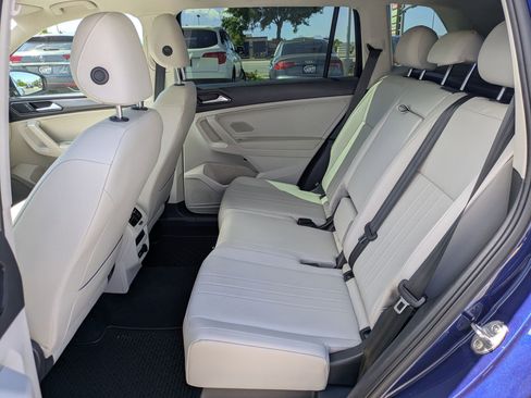Used 2022 Volkswagen Tiguan SE AWD/4WD image 30