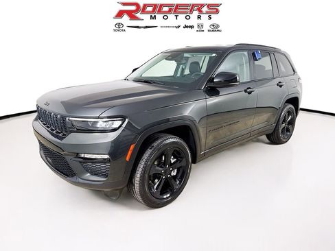 Certified 2023 Jeep Grand Cherokee Limited w/ Black Appearance Package AWD/4WD image 3