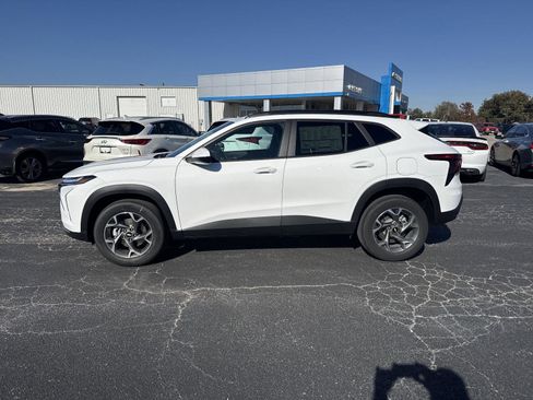 New 2026 Chevrolet Trax LT w/ Driver Confidence Package image 2
