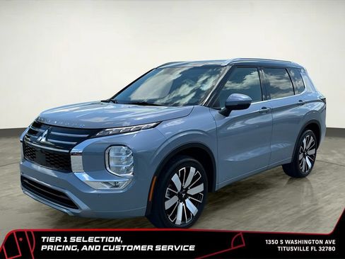 Used 2025 Mitsubishi Outlander SEL FWD image 2