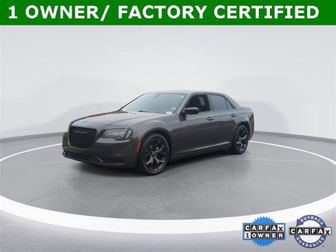 Used 2021 Chrysler 300 Touring w/ Sport Appearance Package image 6