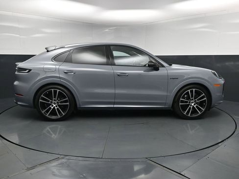 New 2026 Porsche Cayenne Turbo AWD/4WD image 12