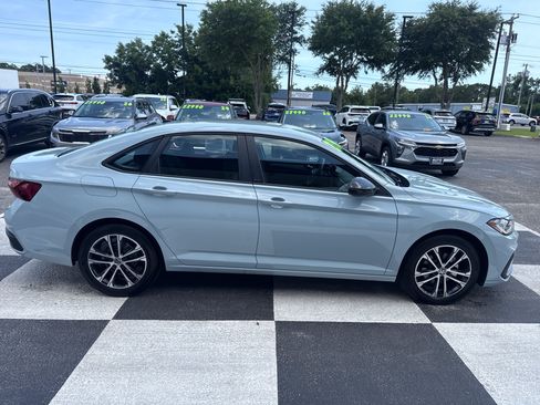 Used 2025 Volkswagen Jetta Sport FWD image 3