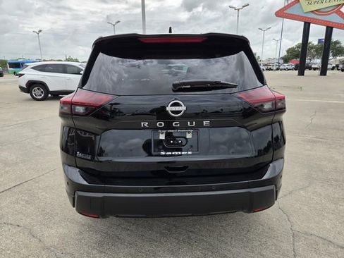 Used 2025 Nissan Rogue SV FWD image 15