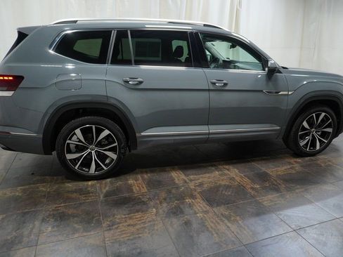 Used 2025 Volkswagen Atlas SEL Premium R-Line AWD/4WD image 3