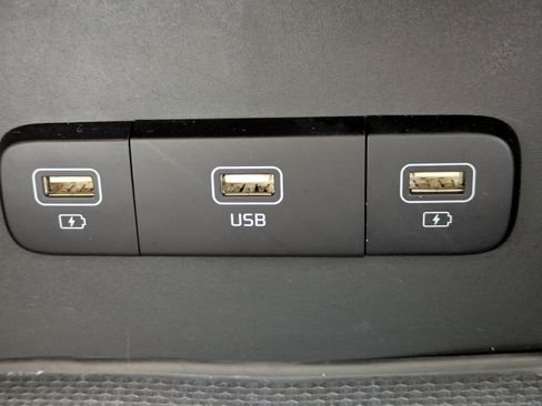 Certified 2022 Kia Carnival LX FWD image 25