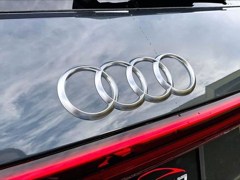Used 2019 Audi e-tron Prestige w/ Prestige Package AWD/4WD image 11