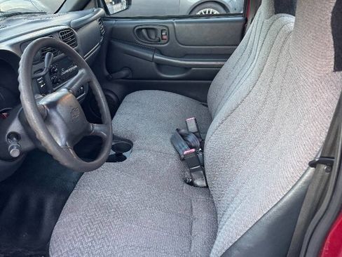 Used 2001 Chevrolet S10 Pickup 2WD Regular Cab image 8
