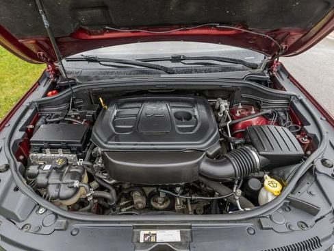 Used 2019 Jeep Grand Cherokee Laredo AWD/4WD image 22