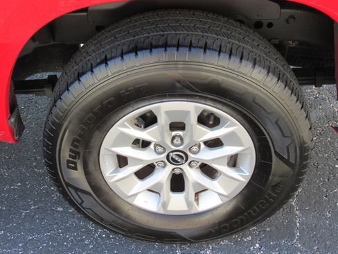 Used 2024 Nissan Frontier SV image 7