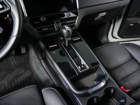 Certified 2024 Porsche Macan GTS image 17