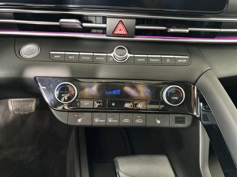 Used 2024 Hyundai Elantra Limited image 23