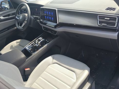 Used 2025 Volkswagen Atlas Cross Sport SEL AWD/4WD image 12