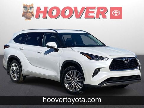 Used 2026 Toyota Highlander Limited image 1
