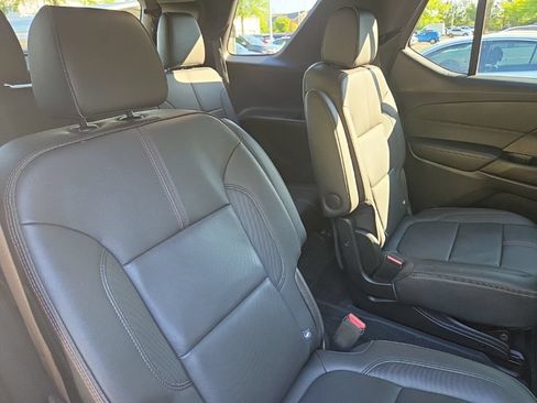 Used 2023 Chevrolet Traverse RS FWD image 38