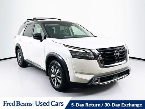 Used 2024 Nissan Pathfinder SL AWD/4WD image 1