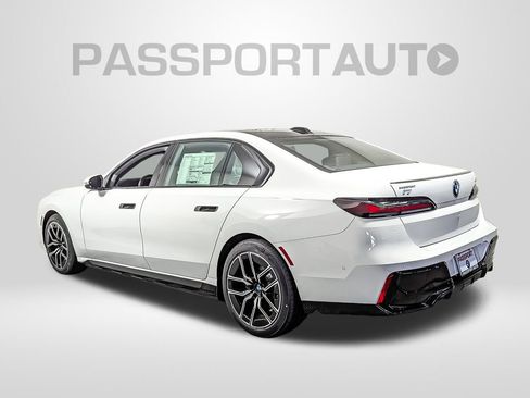 Used 2025 BMW i7 eDrive50 w/ M Sport Package image 3