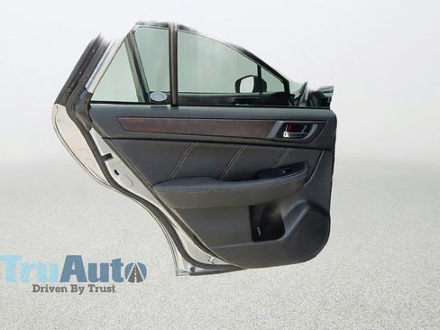 Used 2019 Subaru Outback 2.5i Limited AWD/4WD image 37