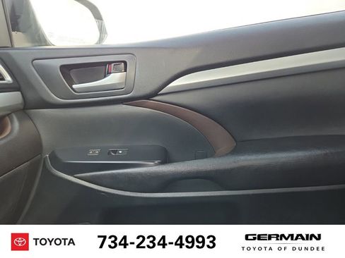 Used 2017 Toyota Highlander XLE w/ Protection Package #3 AWD/4WD image 32