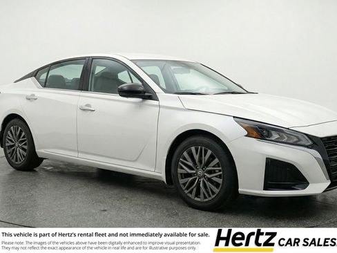 Used 2025 Nissan Altima 2.5 SV image 1