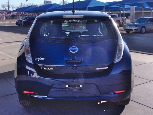 Used 2017 Nissan Leaf SV w/ Premium Package image 12