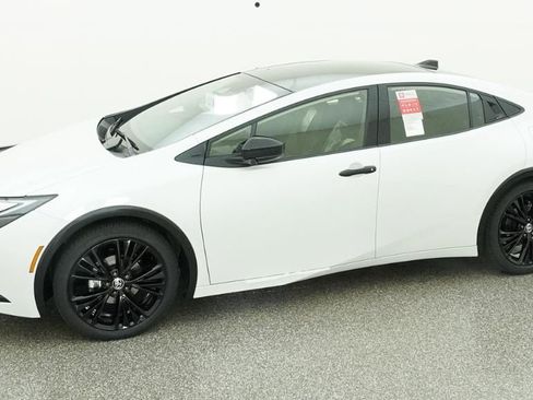 New 2026 Toyota Prius FWD image 18