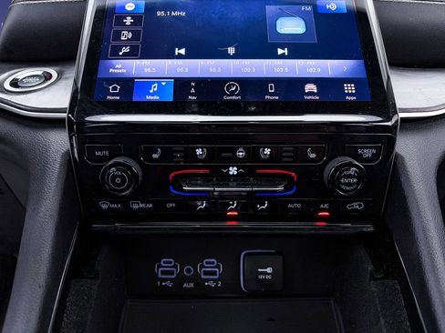 Used 2021 Jeep Grand Cherokee L Limited w/ Luxury Tech Group II image 27