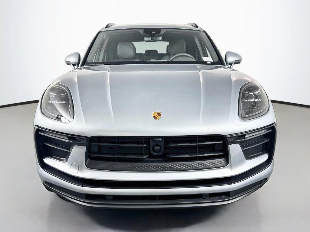 Certified 2026 Porsche Macan AWD/4WD image 6