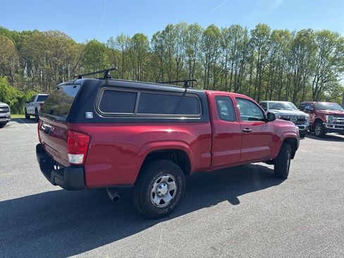 Used 2017 Toyota Tacoma SR AWD/4WD image 6