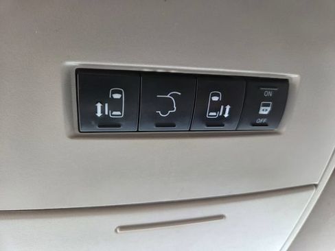 Used 2014 Chrysler Town & Country Touring w/ Driver Convenience Group FWD image 34