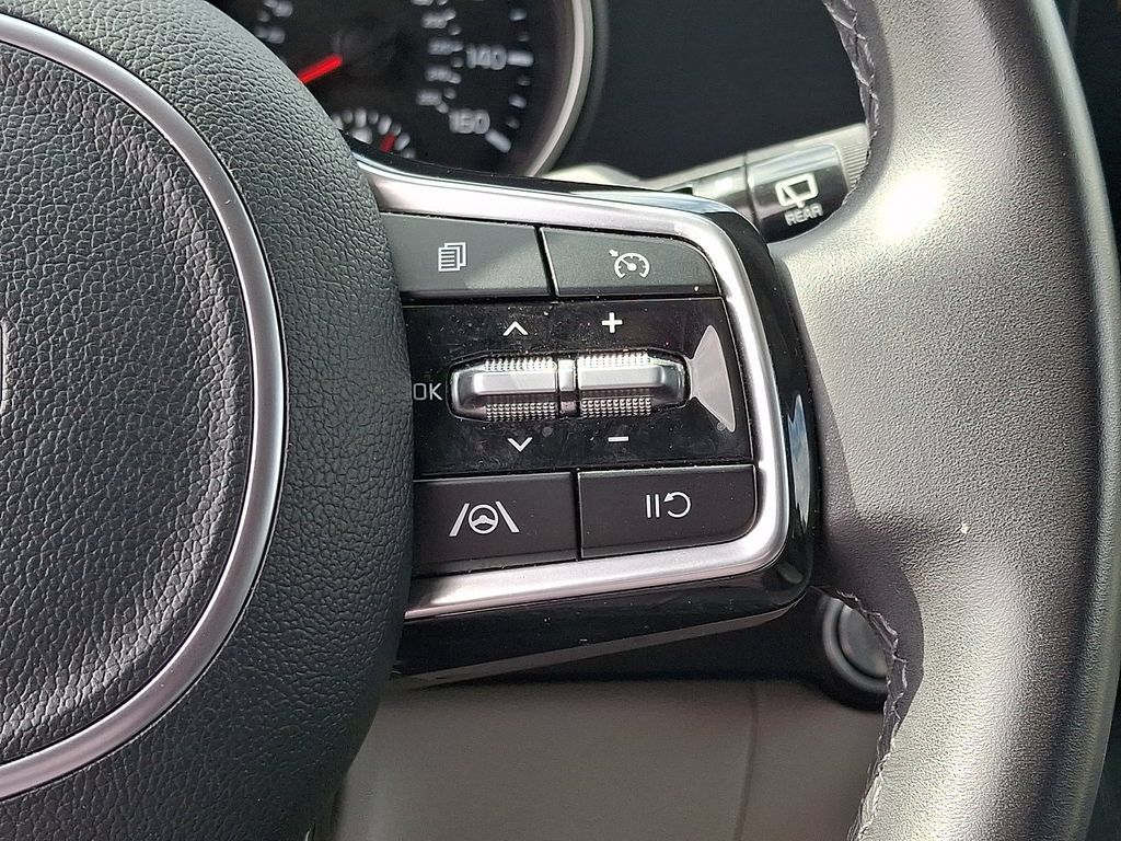 Used 2024 Kia Carnival LX FWD image 22