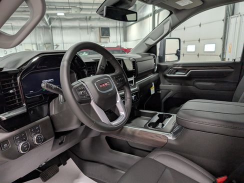 Used 2025 GMC Sierra 3500 SLT w/ SLT Premium Package AWD/4WD image 17