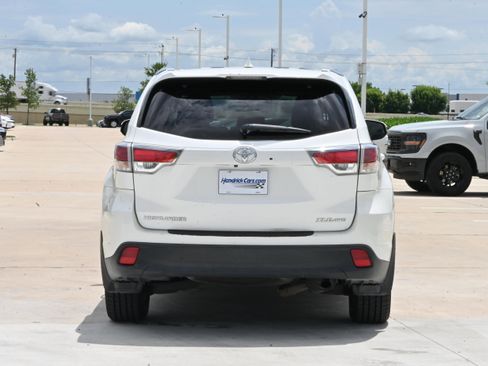 Used 2014 Toyota Highlander XLE AWD/4WD image 8