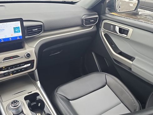 Used 2023 Ford Explorer XLT w/ Equipment Group 202A image 18