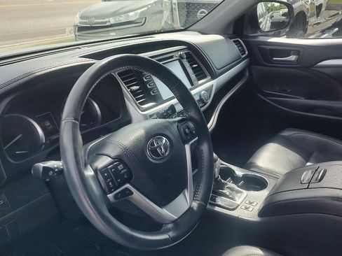 Used 2019 Toyota Highlander XLE AWD/4WD image 7
