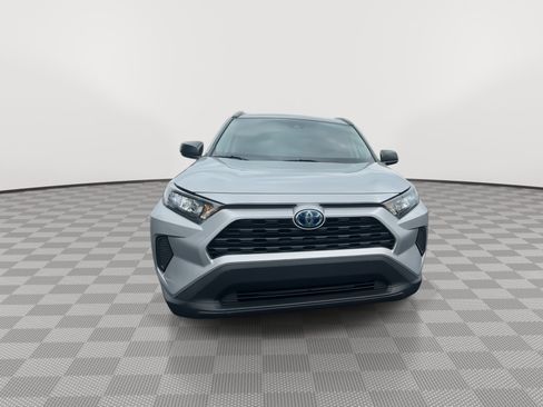 Used 2021 Toyota RAV4 LE AWD/4WD image 3