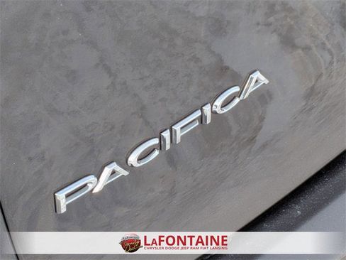 Certified 2019 Chrysler Pacifica Limited image 10