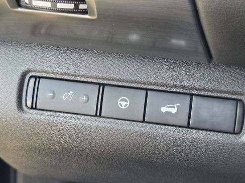 Used 2025 Nissan Pathfinder SL FWD image 24